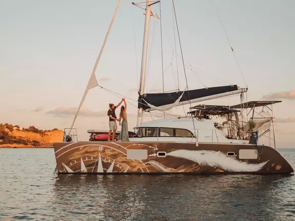 Ambassador News: Segelboot Statt Wohnung - Elena und Ben