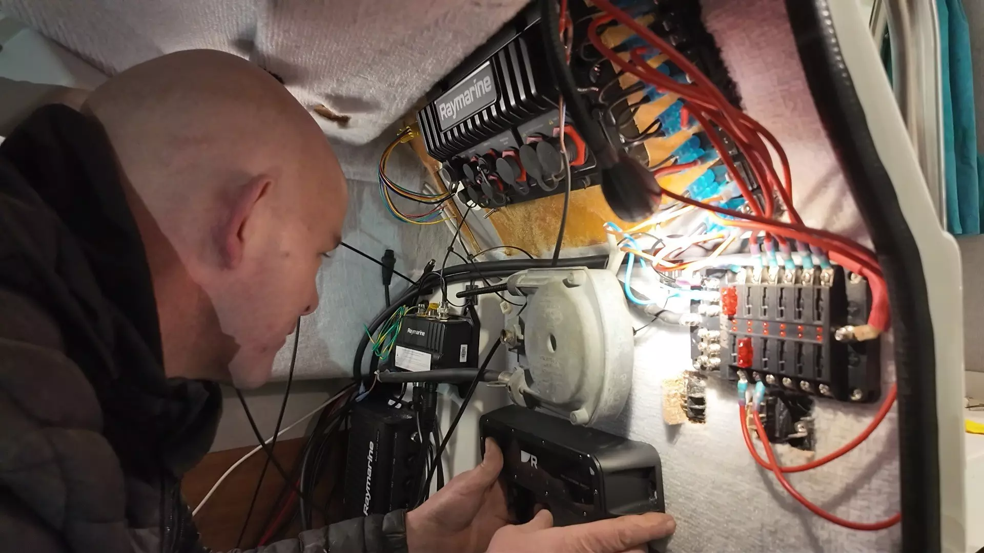 Raymarine Refit VHF electronics