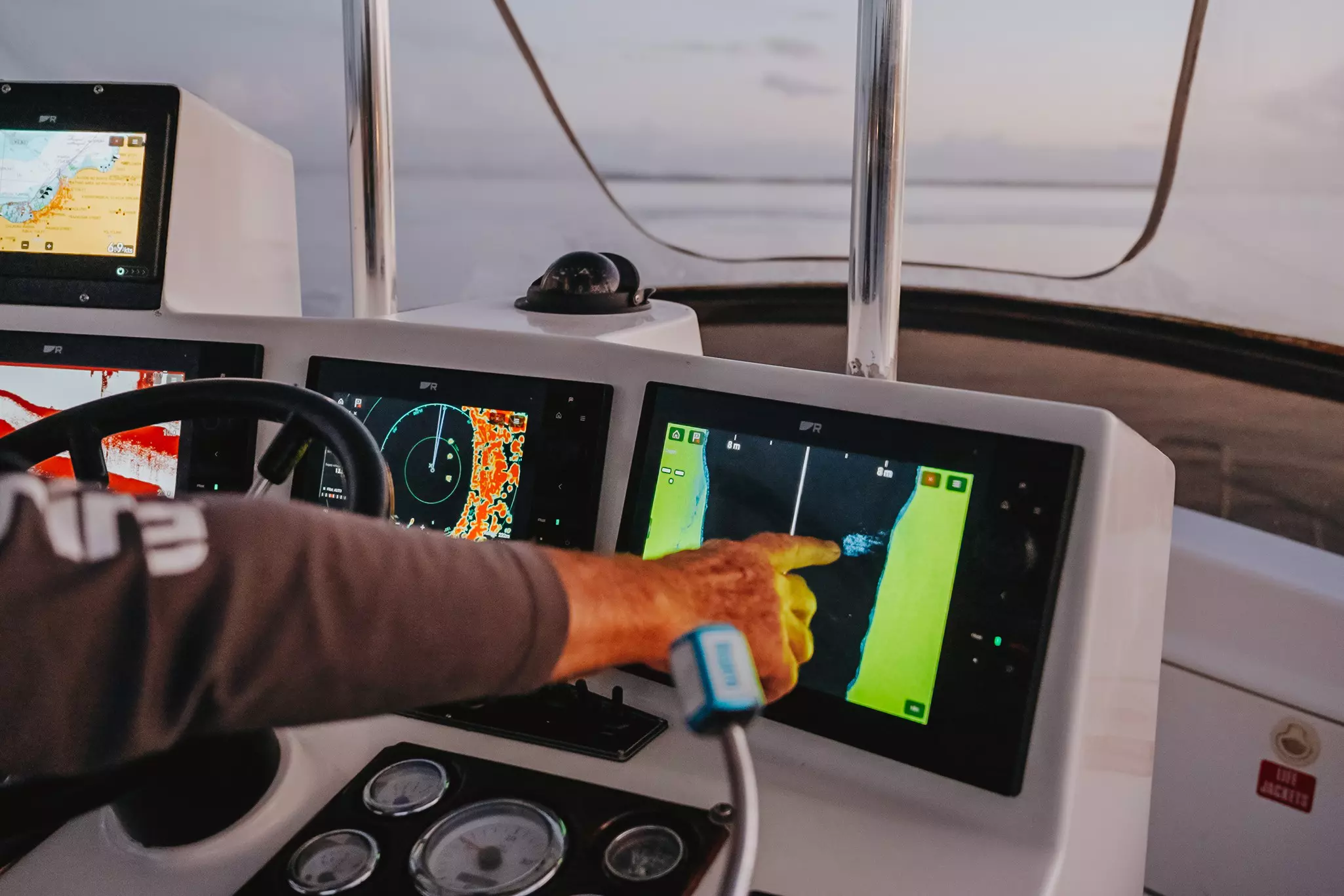 fish identified with sidevision sonar on raymarine axiom fish finder