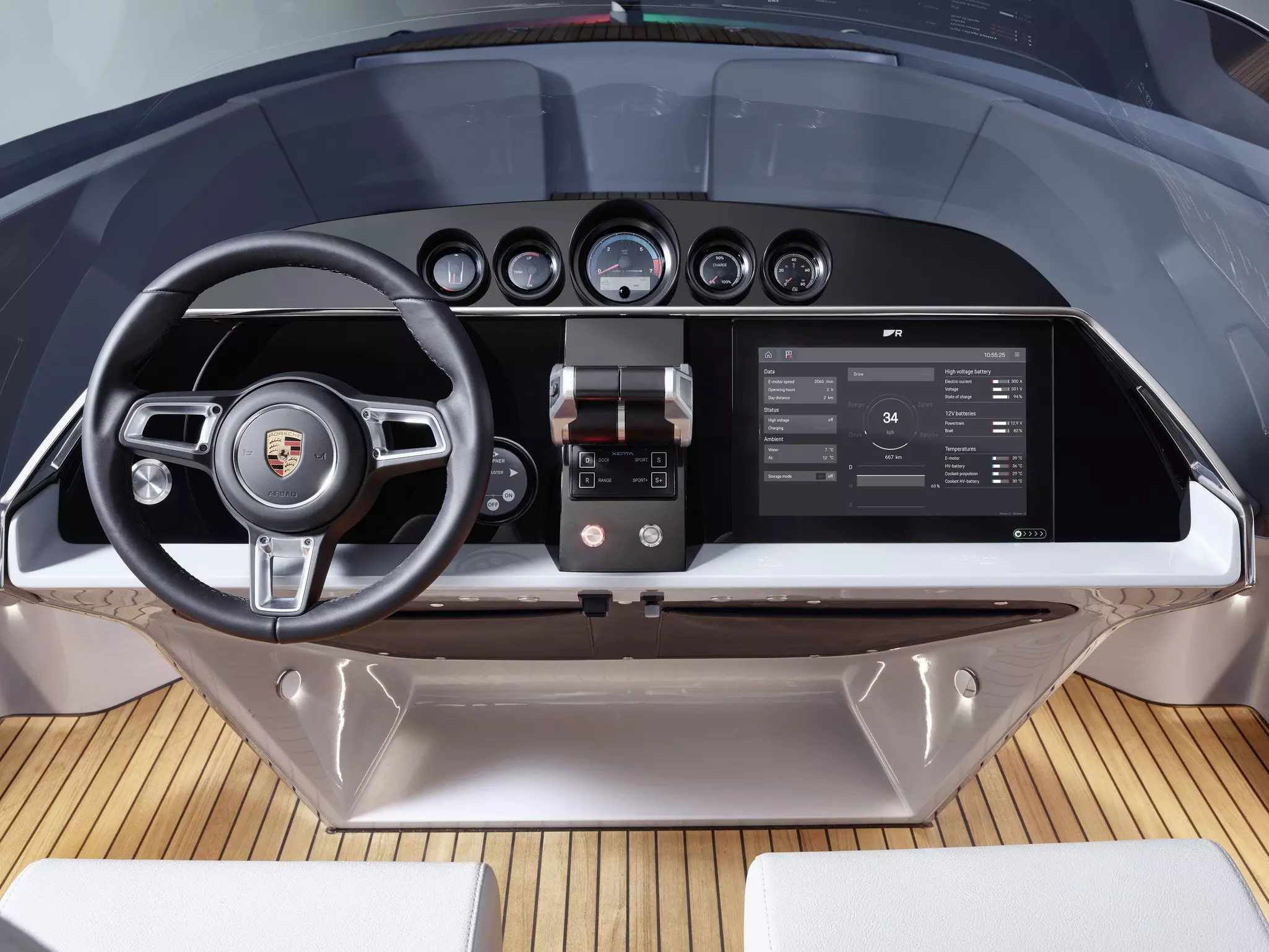 Le yacht Frauscher x Porsche 850 Fantom Air, avec l'Axiom de Raymarine+