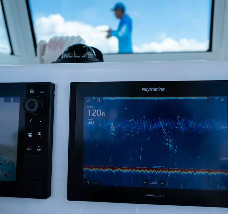 Raymarine Live: Targeting Fish and Structure with Sonar