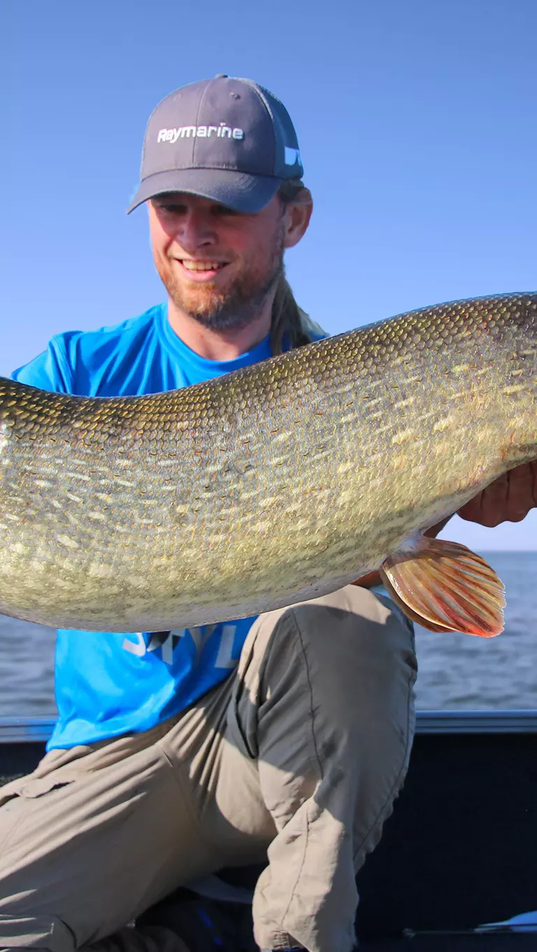 Op Jacht naar Snoek en Meerval: Magische Vismomenten op het Water
