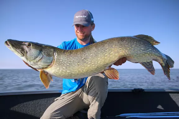 Op Jacht naar Snoek en Meerval: Magische Vismomenten op het Water