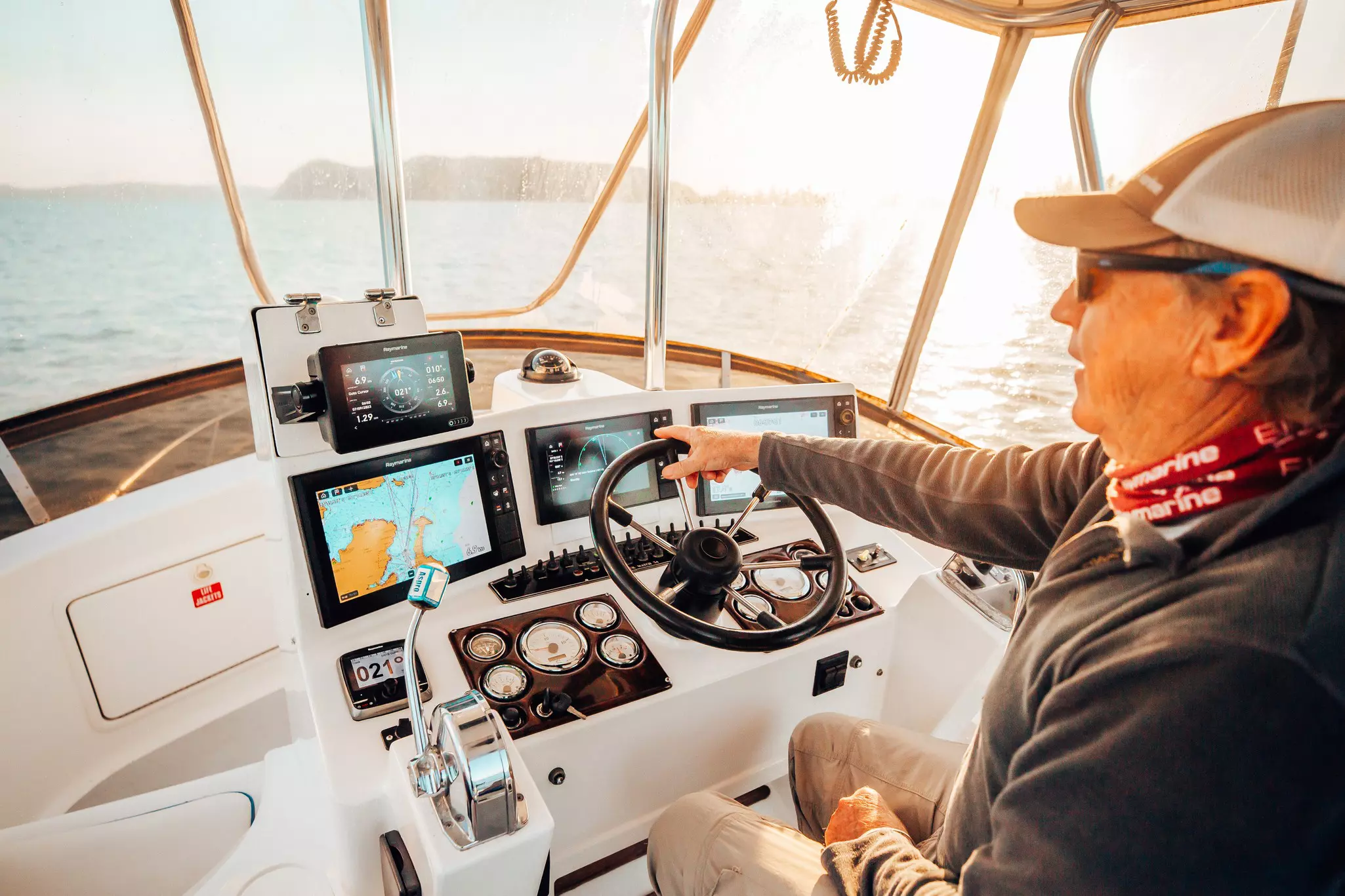 scotty's helm of raymarine electronics