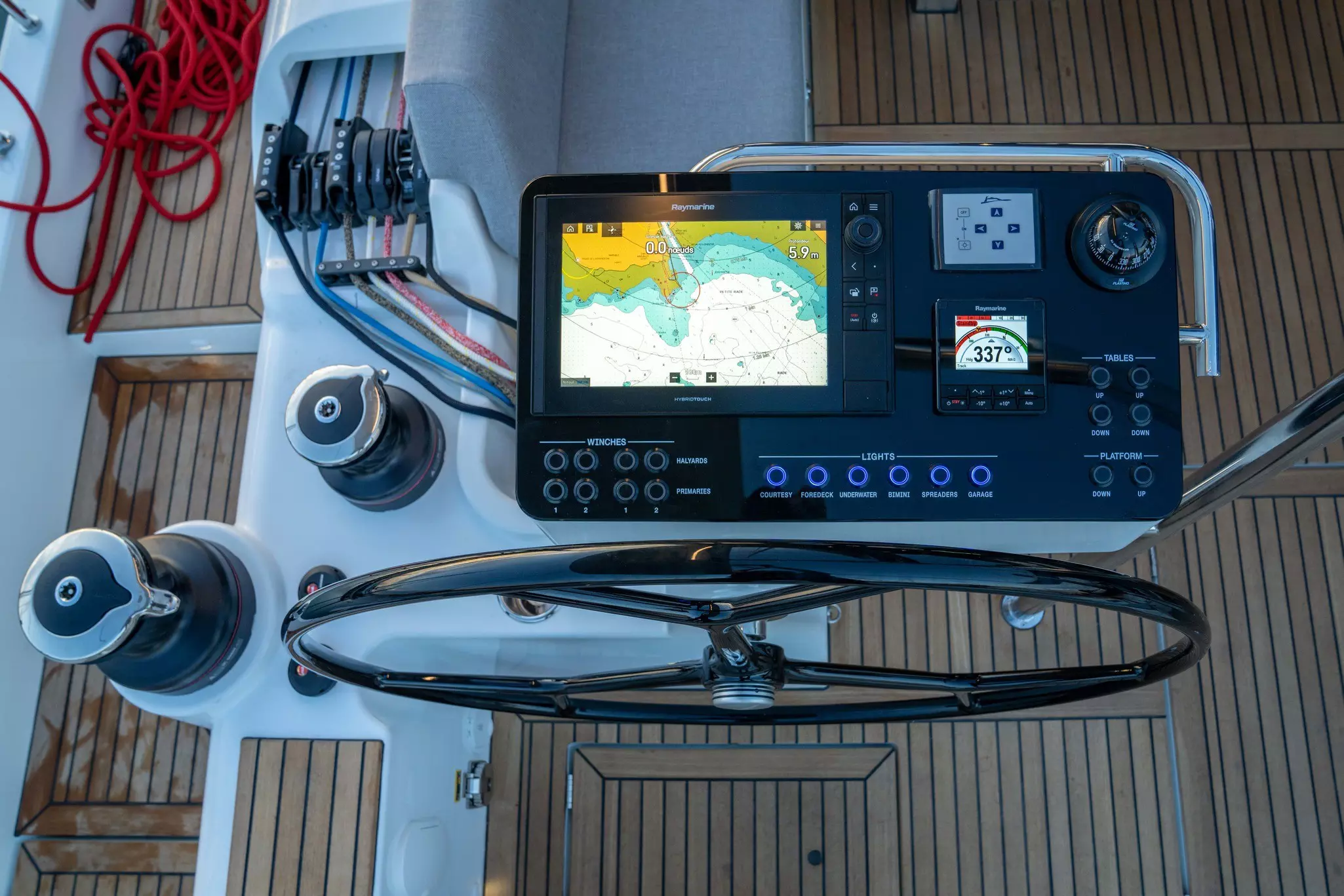 Beneteau Oceanis med Raymarine