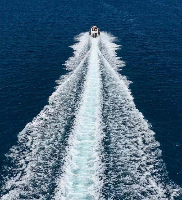 Mémorandum d'accord signé par Raymarine et Avikus pour développer la première solution de bateau de plaisance autonome au monde