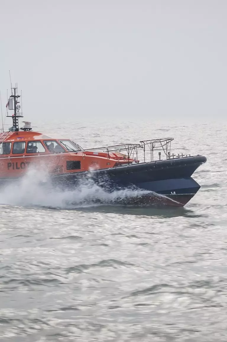 Warum sich der größte Port Großbritanniens Navigation Raymarine für die LotsenBootnavigation Pilot hat