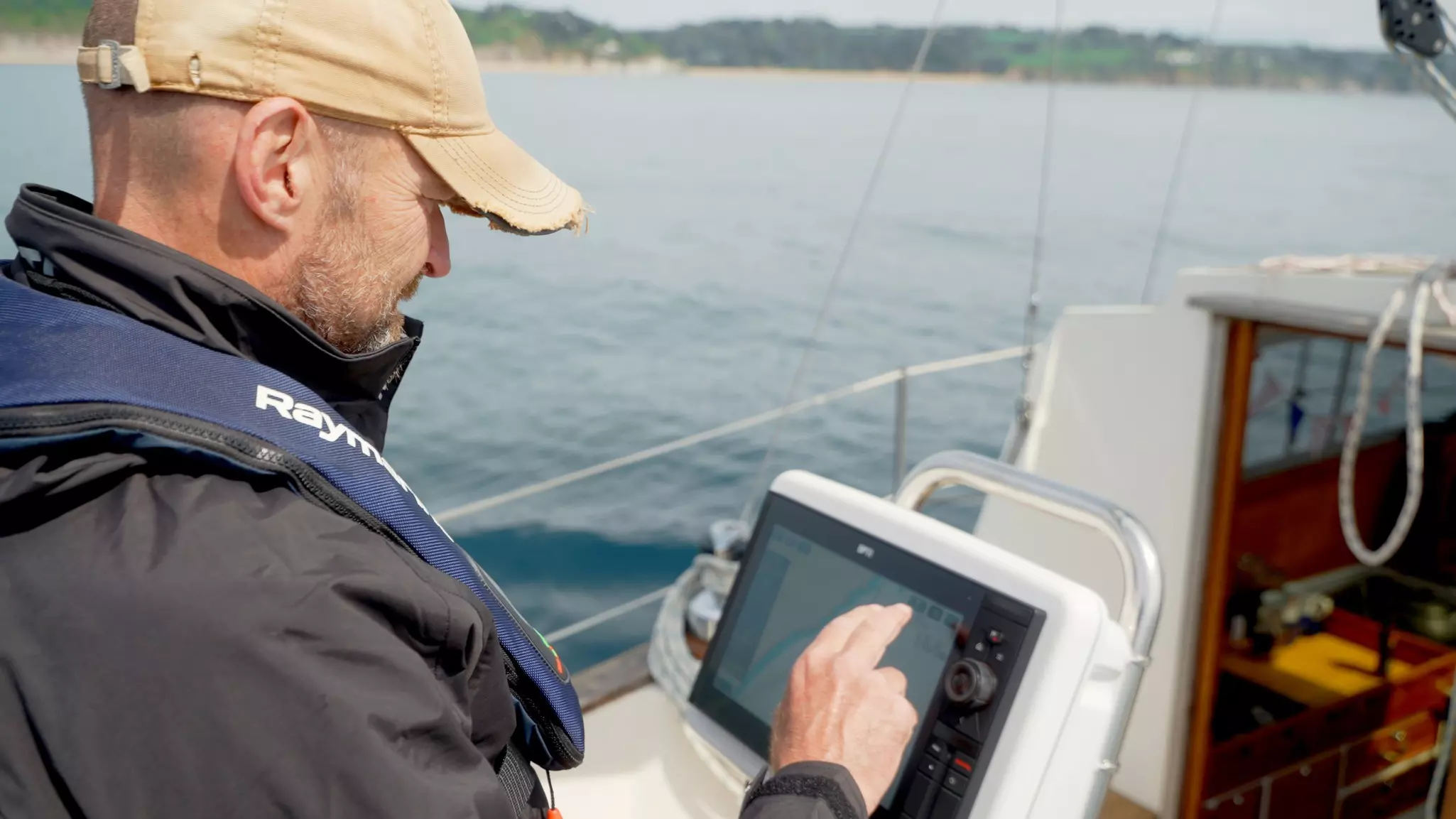 Monty Halls using his Axiom 2 Pro with Lighthouse Charts