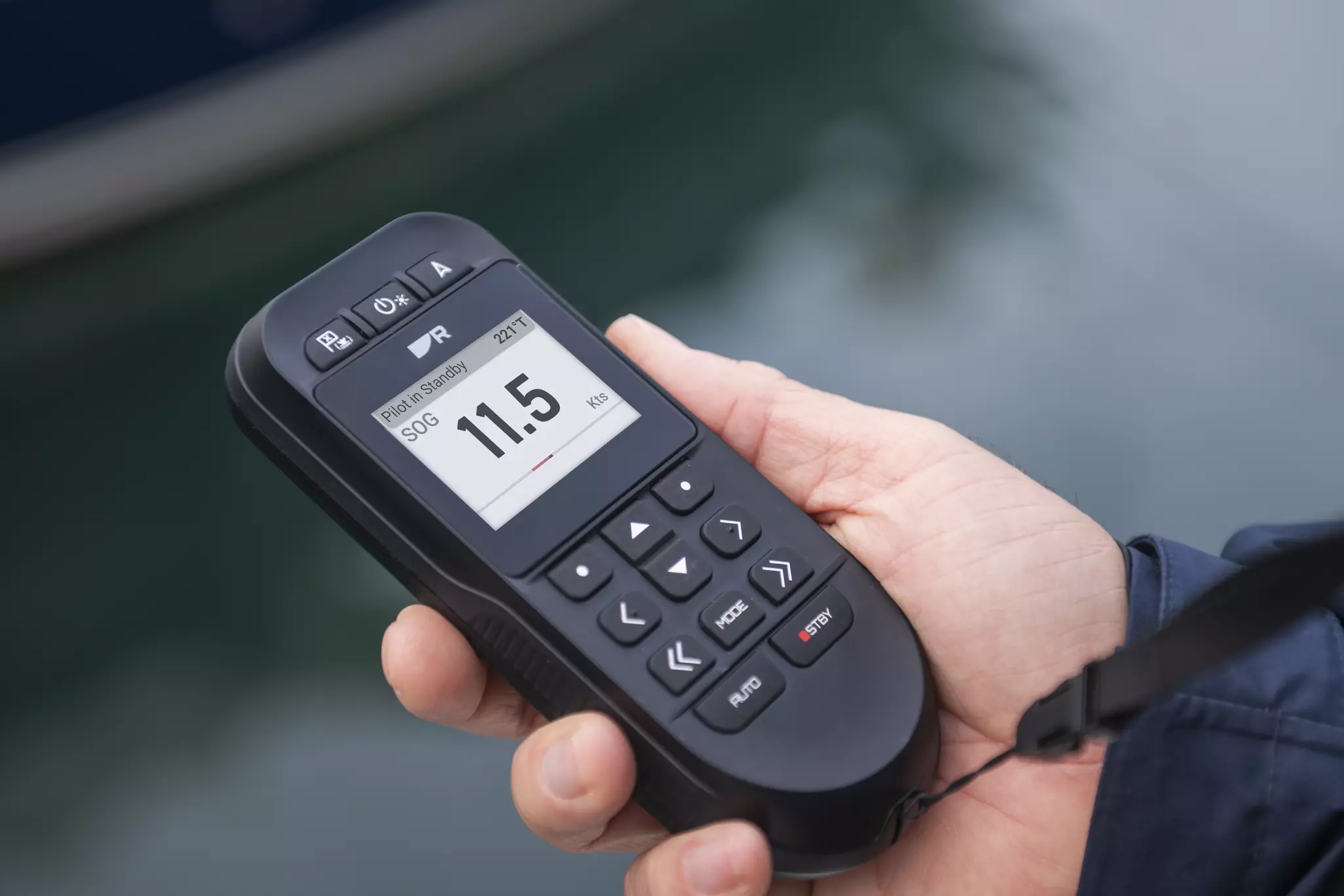 RCU-1 trådlös autopilot som visar fart över grund från GPS:en