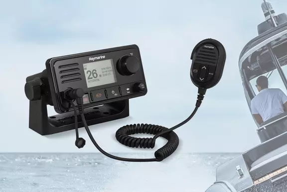 Radio VHF Ray73 avec AIS