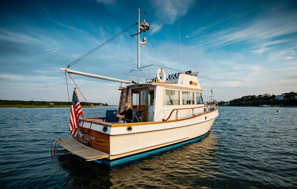 Snow Goose, Grand Banks 32