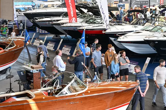 B2: hinten Montery und Viper, vorn Riva-Holzboote
Interboot 2023, Wassersport, Boote, Montery und Viper
Interboot 2024