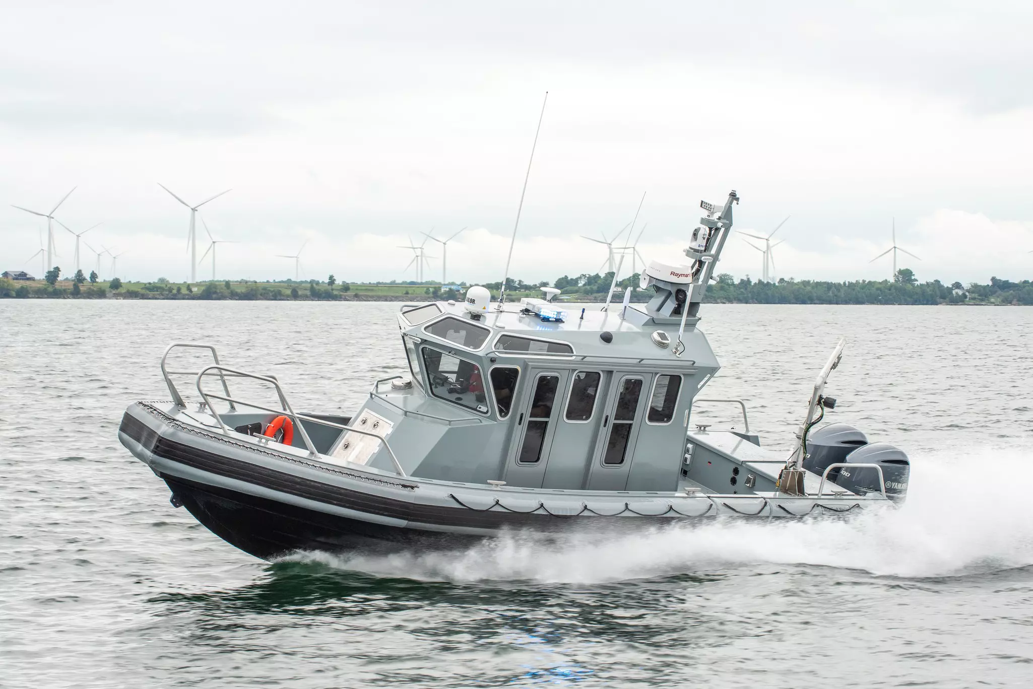 Bateau de travail robuste