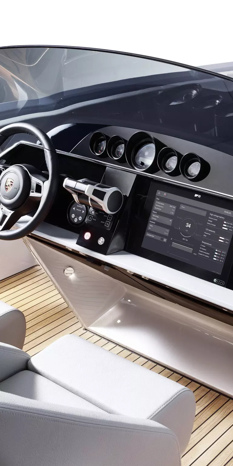 Porsche og Frauscher 850 Fantom vil ha Raymarine-systemet som sin navigasjonsløsning.
