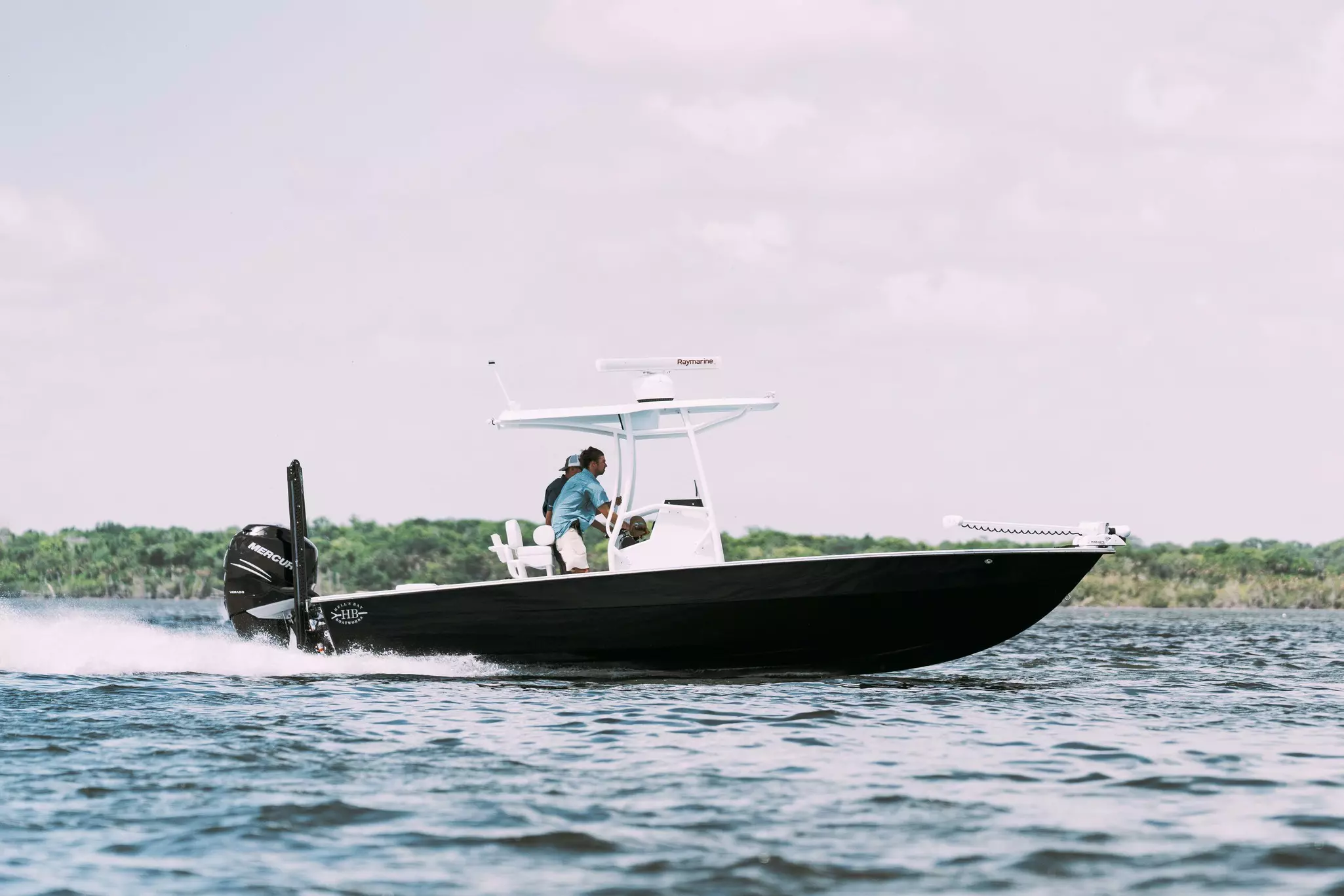 Outboard fishing boat with Raymarine gear