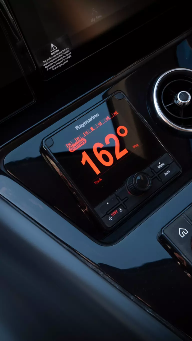 Vælg din Raymarine-kontrolenhed med autopilot