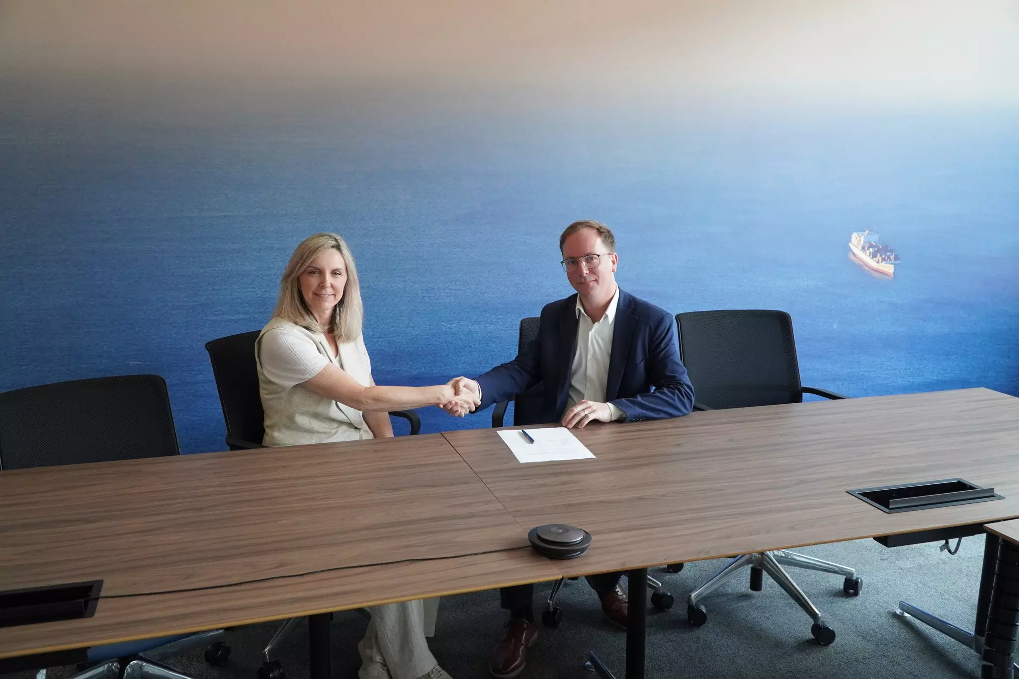 Vanessa Blake, Chief Executive, The UK Hydrographic Office and Geoffroy Deltel, Vice-President and General Manager, Teledyne Geospatial