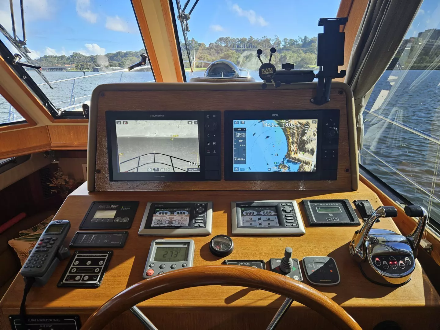 Cockpit Raymarine